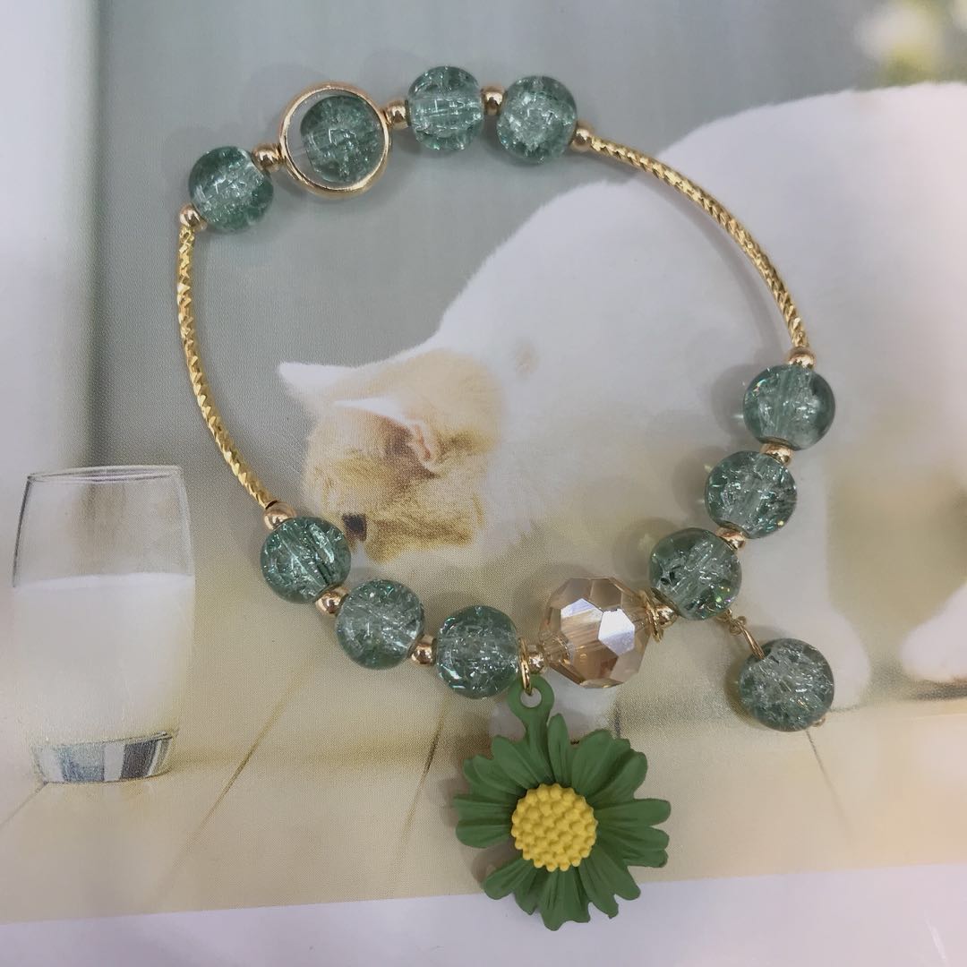 Green temperament small Daisy bracelet fresh girl student forest chain web celebrity sweet crystal bracelet details Picture