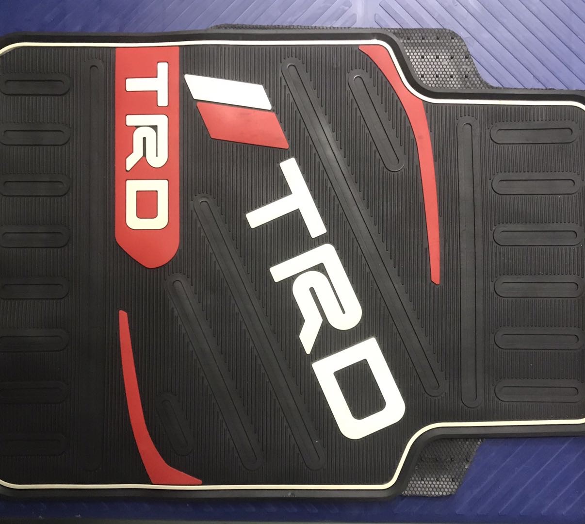 Universal car logo car latex floor mat waterproof and anti-slip silicone, universal rubber thickened waterproof and anti-slip, easy to clean