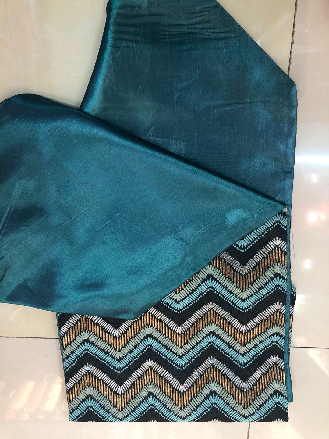 High-end jacquard table flags, color-blocked American-style table flag covers, modern and simple daily-use home furnishings Specification image