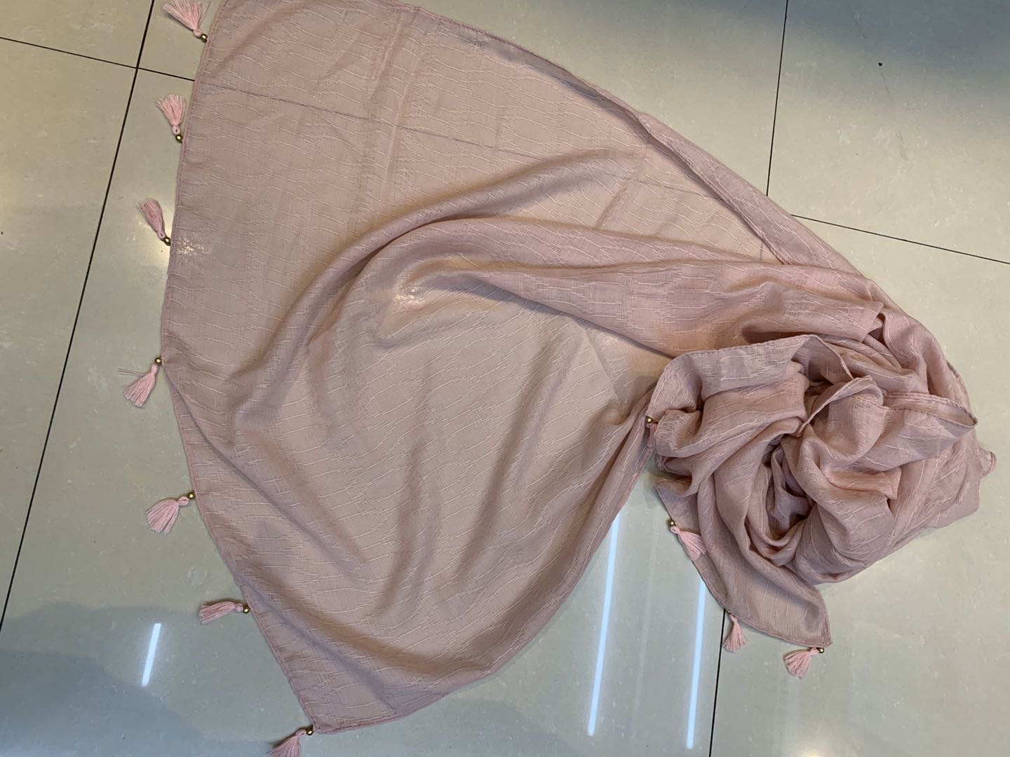 Women's Scarf Fashion Everything Trend Explosion Wave Cut Flower Hanging Small Beard Gold Beads