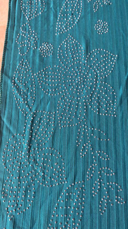 Ladies Muslim Classic Headscarf Muslim Ladies Hot Drill Headscarf Inventory Disposal Specification drawing