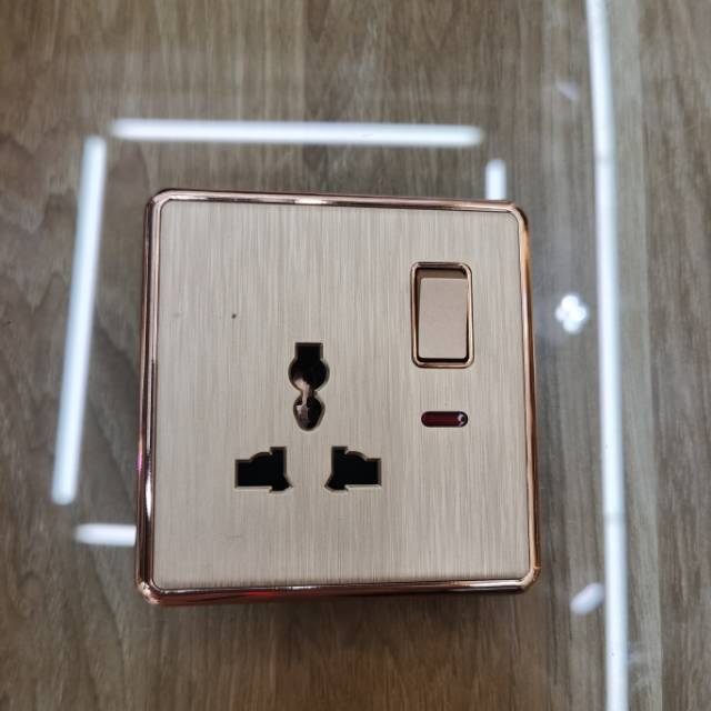 三孔13A通用插座插座面板墙壁插座图