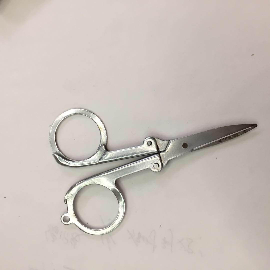 不锈钢折叠小剪刀旅行剪刀钓鱼剪居家日用轻巧便携带剪线头手工剪产品图