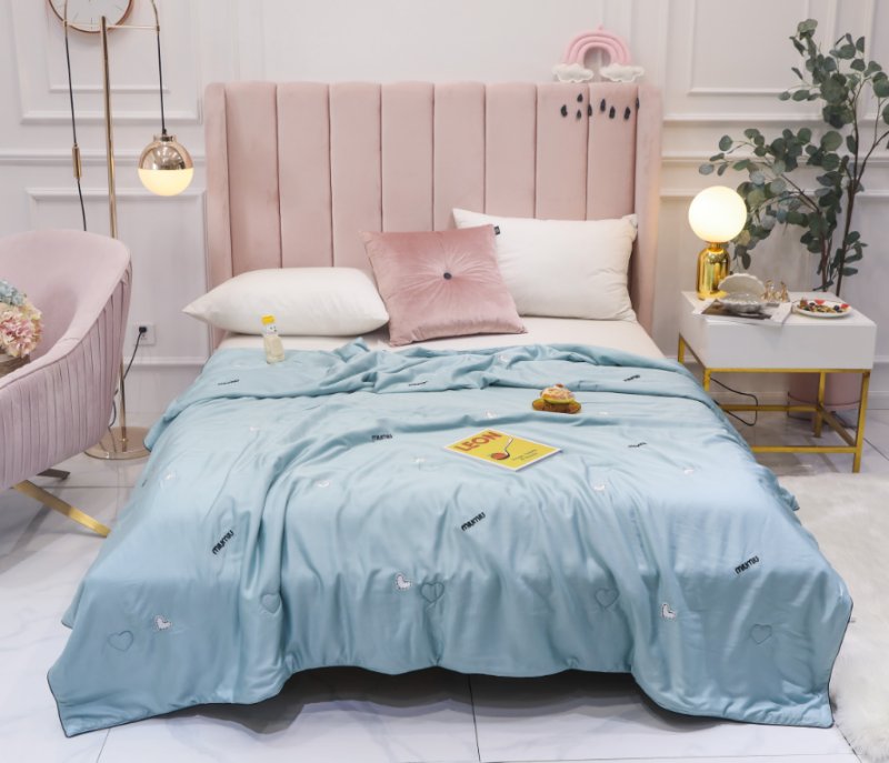 Plain Embroidered Summer Cool Quilt 200*230 details Picture
