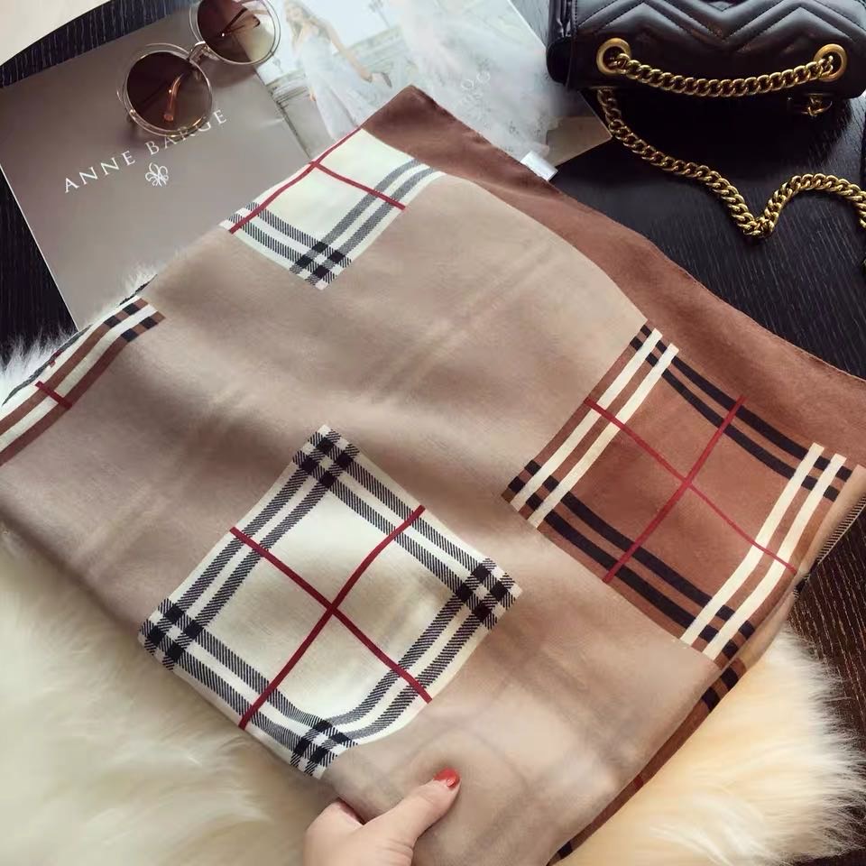 The Classic Plaid Scarf And Shawl Are Extremely Long And Stylish