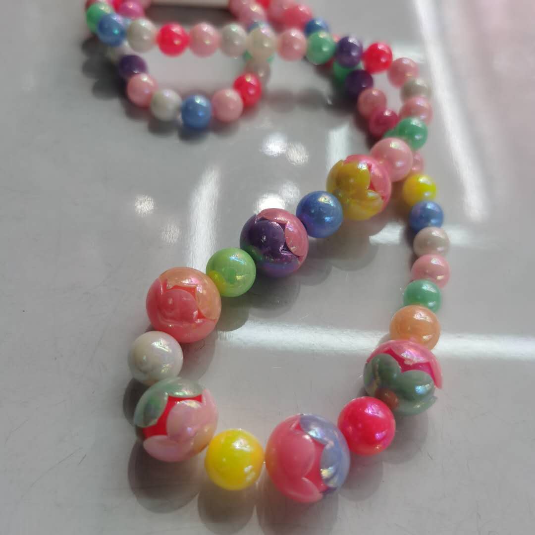 A fashionable and popular children's accessory, a colorful bead necklace for little girls Specification image
