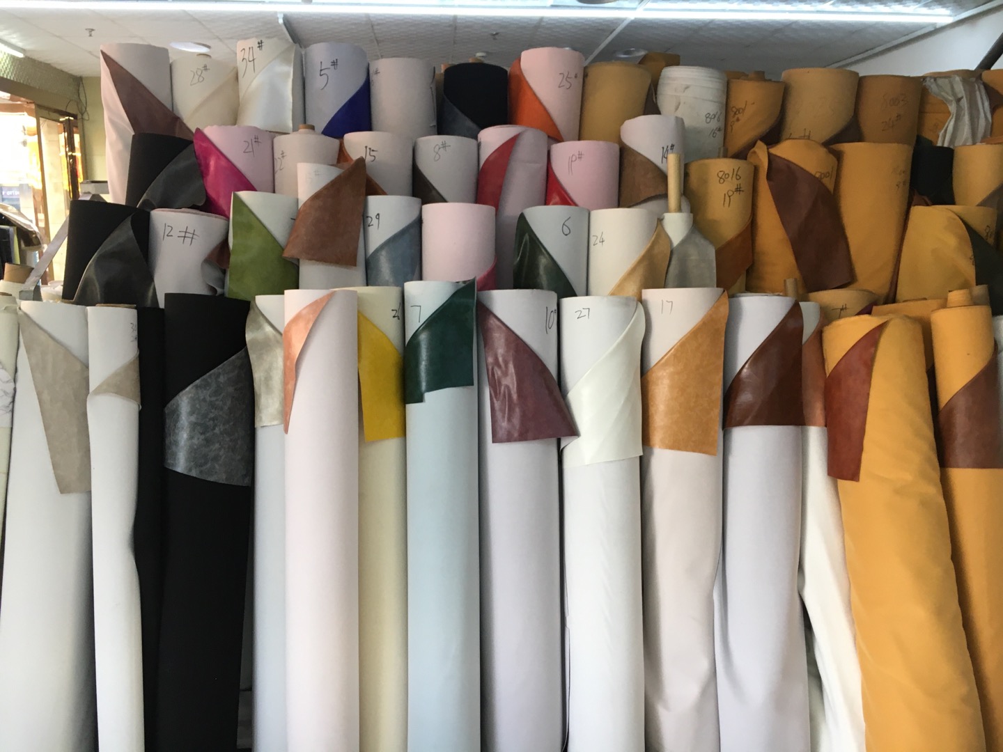 Yiwu Zhongxing Leather Co., LTD describe pic - 1