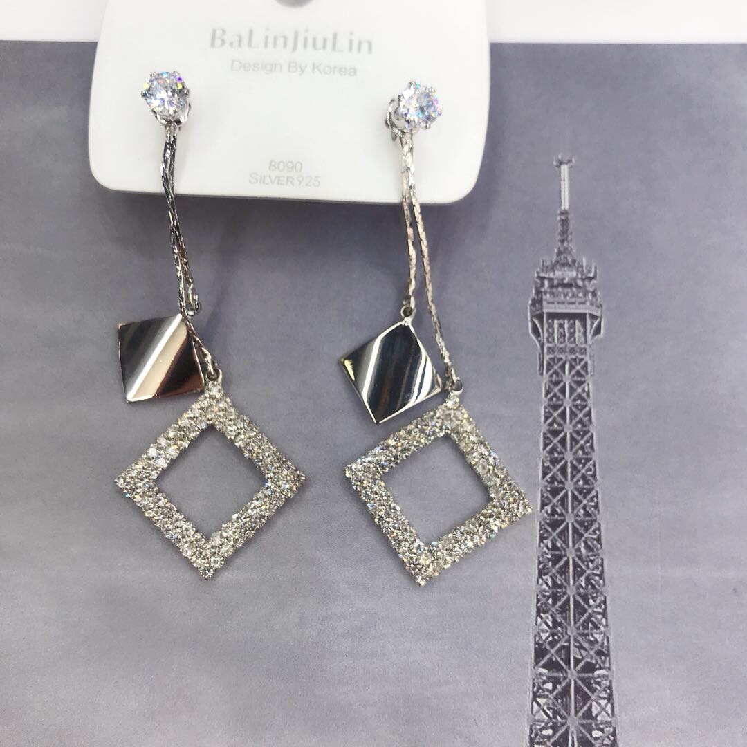 Simple yet luxurious, slightly inlaid earrings with elegant geometric patterns, long earrings details Picture