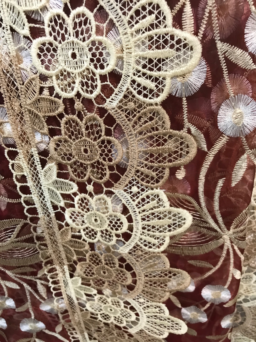 A beautifully carved and embroidered tablecloth made of gauze, 85*85 details Picture