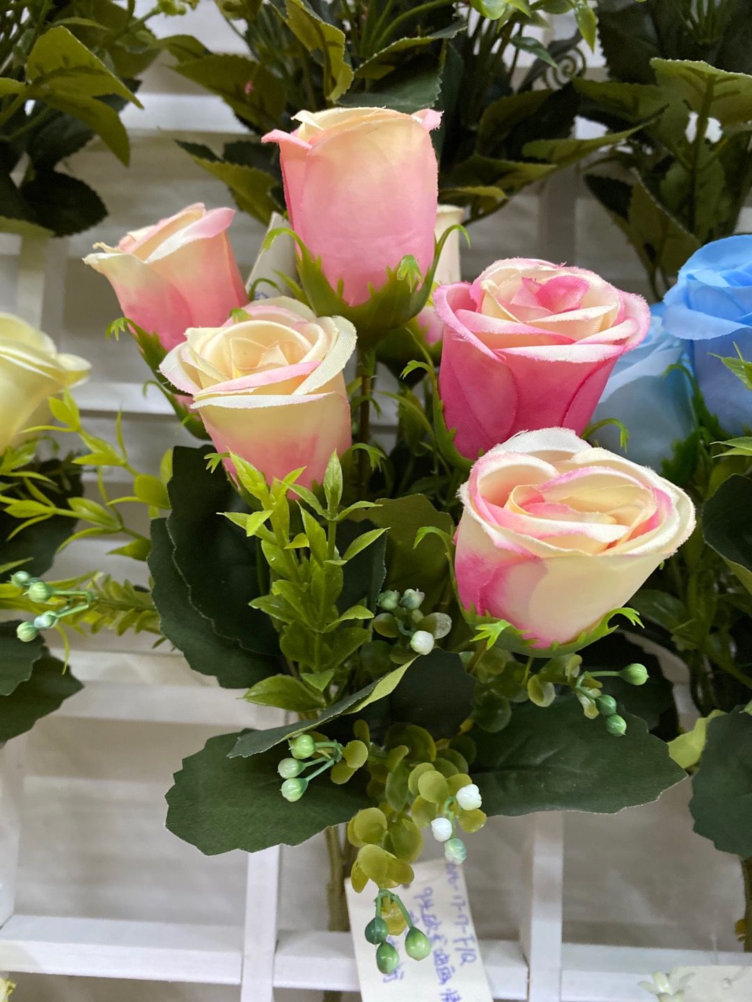 Factory direct sales of European-style oil painting lovers' roses in multiple colors to choose from