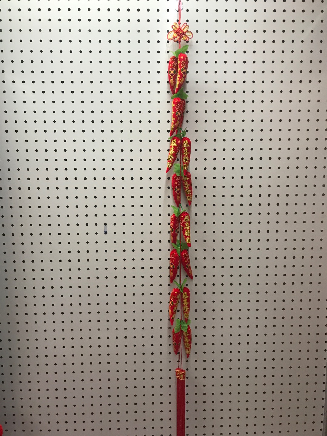 Printed velvet 16-head festive chili string pendants, festive wedding and festival supplies factory direct sales. Customized according to samples. New home relocation