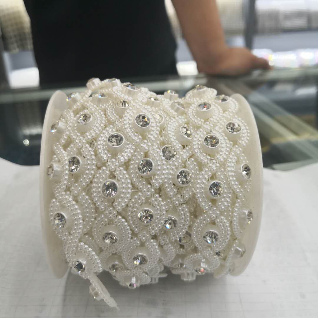 New imitation pearl and diamond-encrusted chain bracelet accessories, diy handcrafted materials, pearl and diamond clothing accessories