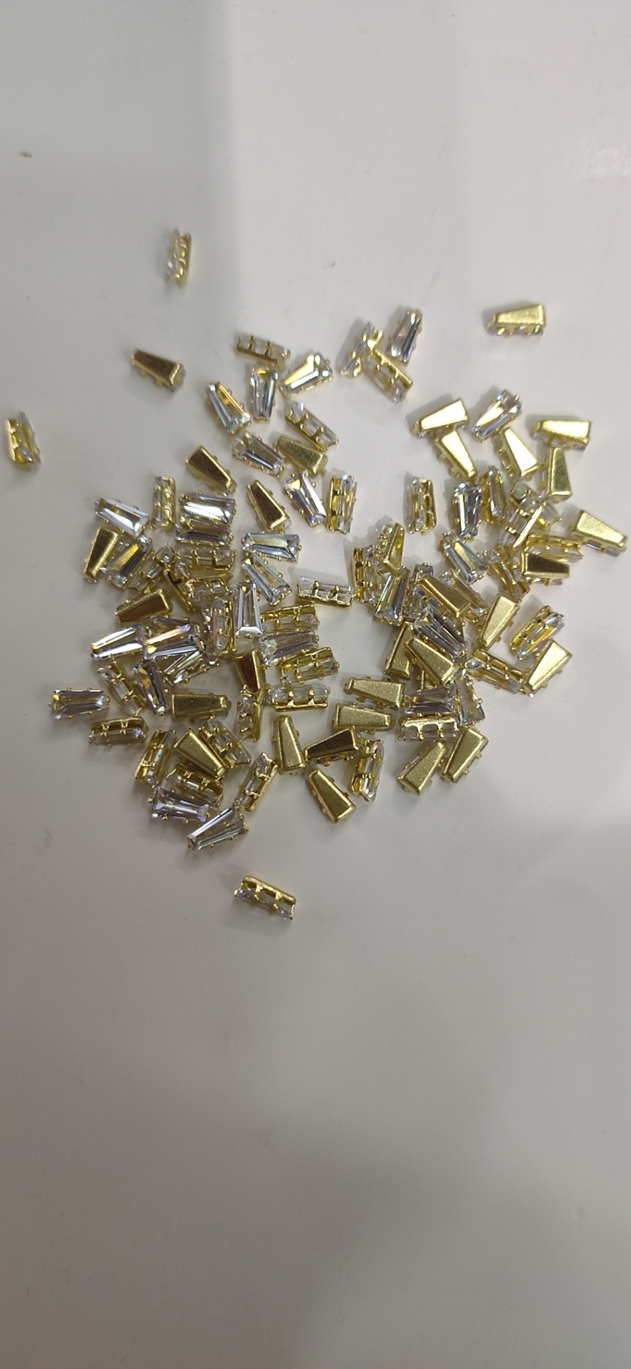 The popular styles of jewelry accessories in 2020 are terraced crystal zircon details Picture