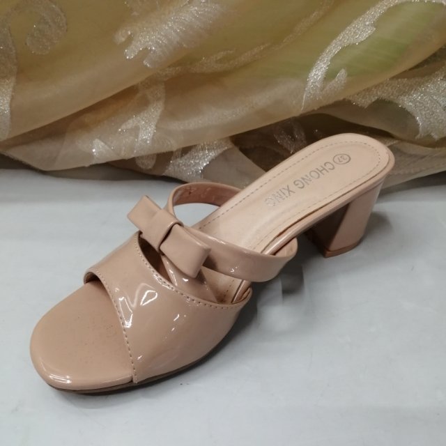 黑色铆钉/凉拖细节图