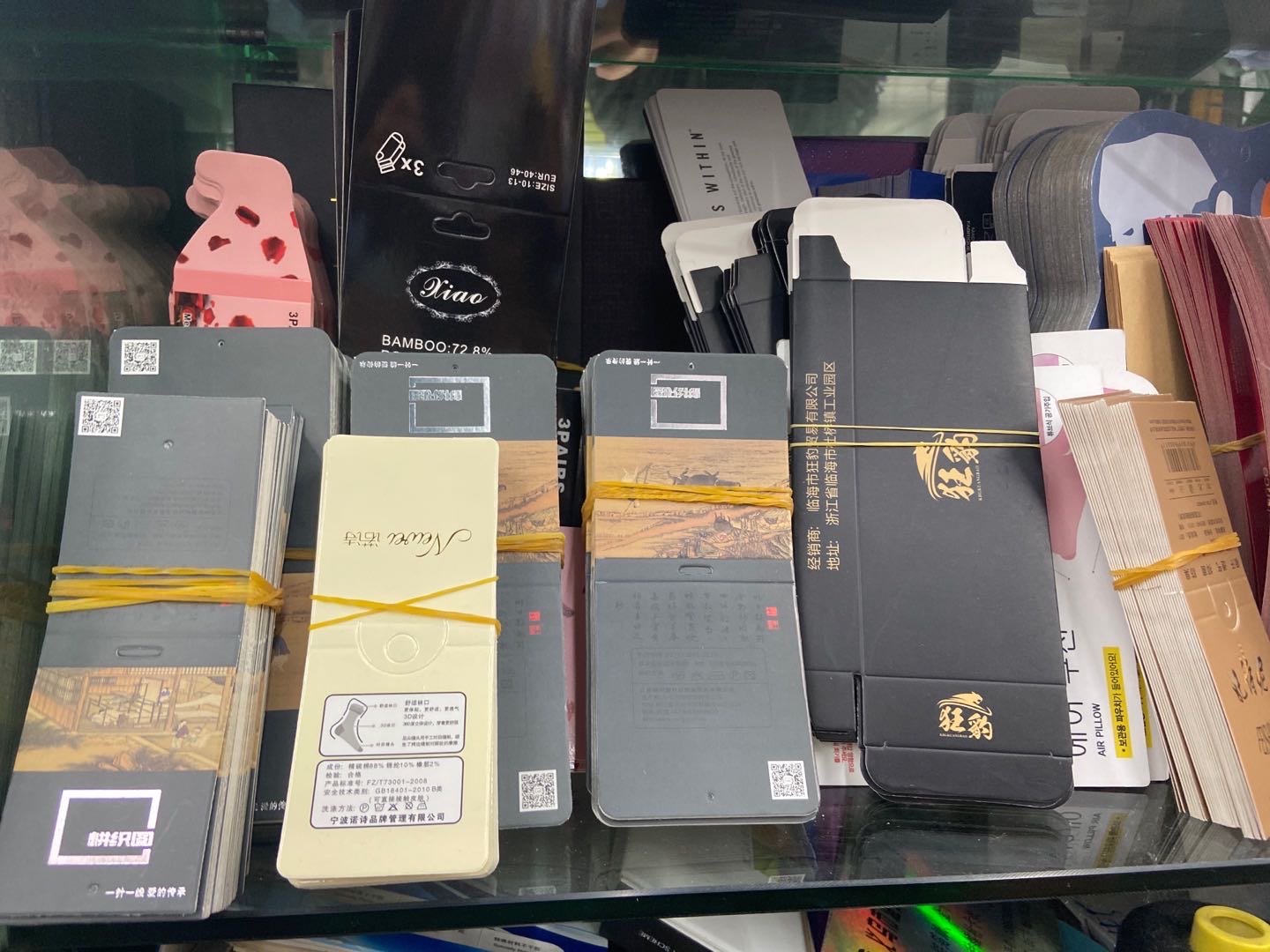 Fabric hanging card sample fabric hanging card hook fabric hanging card fabric sample clip textile sample fabric hanging card printed matter details Picture