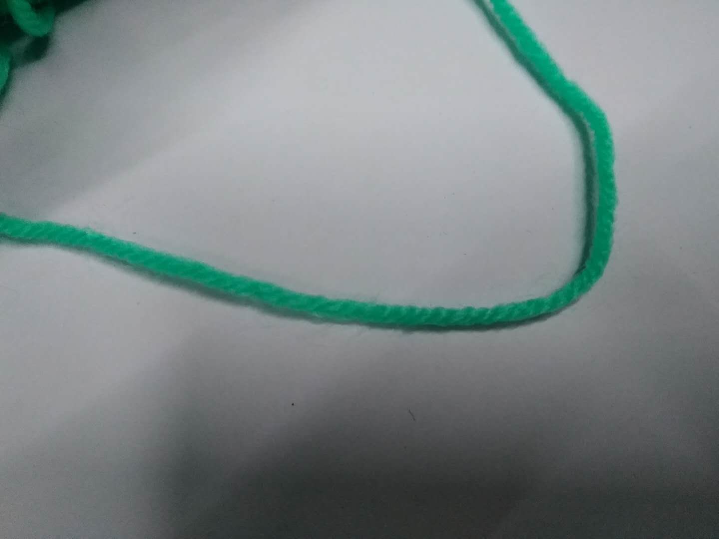 Factory direct sales of medium and thick acrylic yarn for DIY knitting, crocheting, slippers, seat cushions, cross-stitch, polyester, and various baby threads Specification image