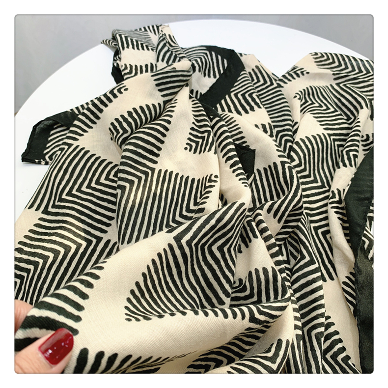 Women's Fashion Trend Warm Winter Vintage Patchwork Cotton And Linen Scarf details Picture