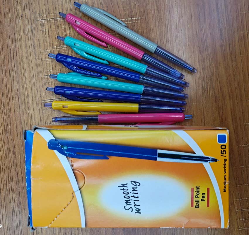 Material plastic ballpoint pen can write smoothly thumbnail