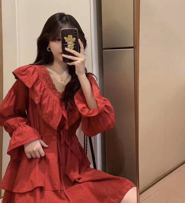 Artistic V-neck chiffon dress, retro red French long dress, black ear edge V-neck, 2020 Spring New