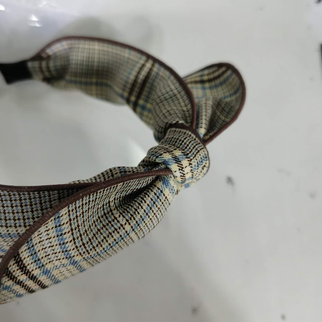 A new Korean-style fashionable women's fabric headpiece, a checkered chiffon bow hairpin Specification image