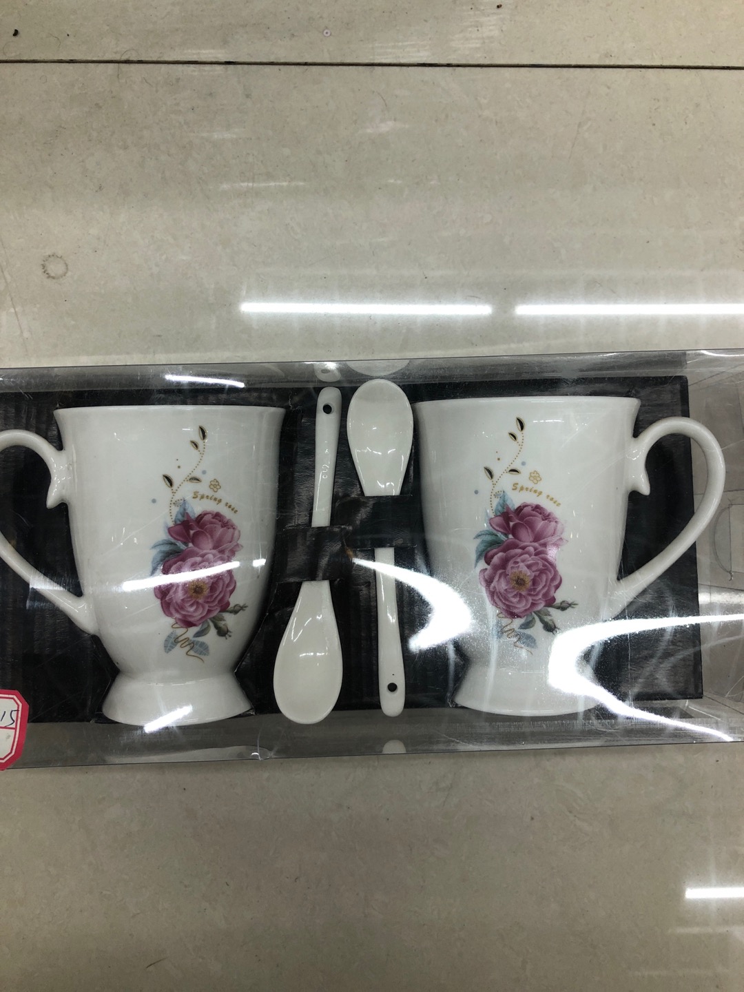 时尚新颖色泽清晰陶瓷套装杯子