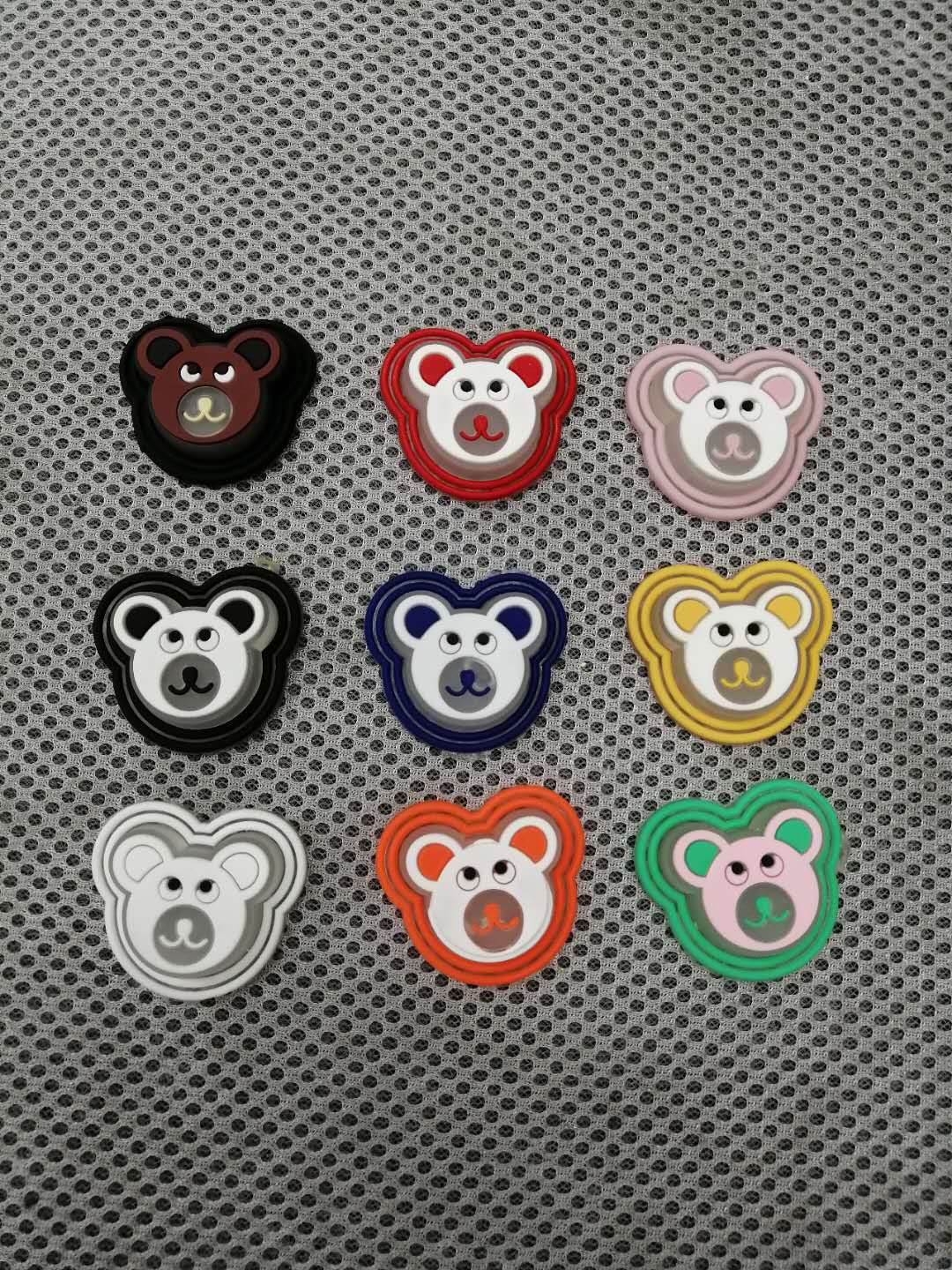 橡胶滴塑标带灯不带灯各种形状图案儿童鞋标可来样定制产品图