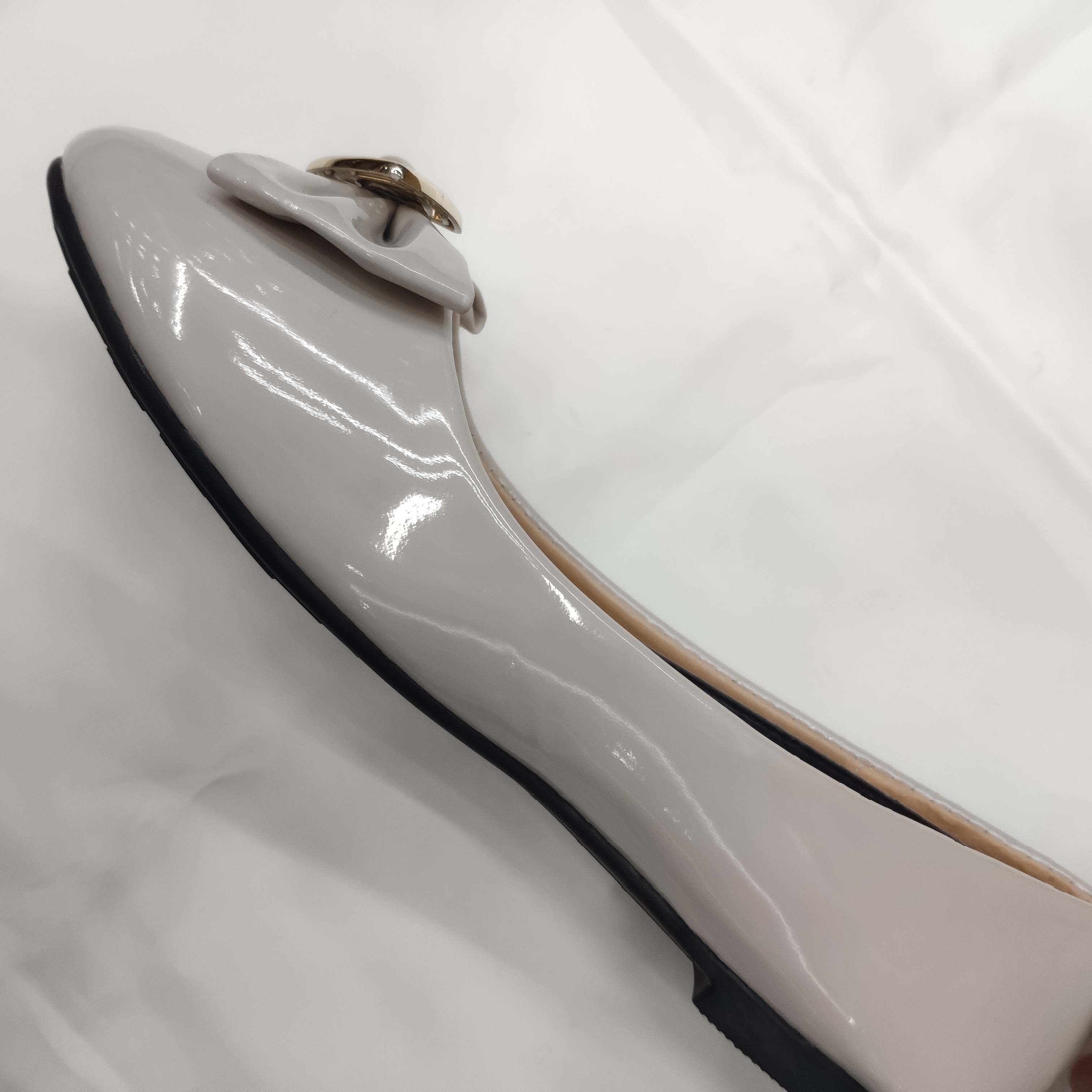 外贸批发女士浅灰珍珠金属扣蝴蝶结皮鞋平底鞋产品图