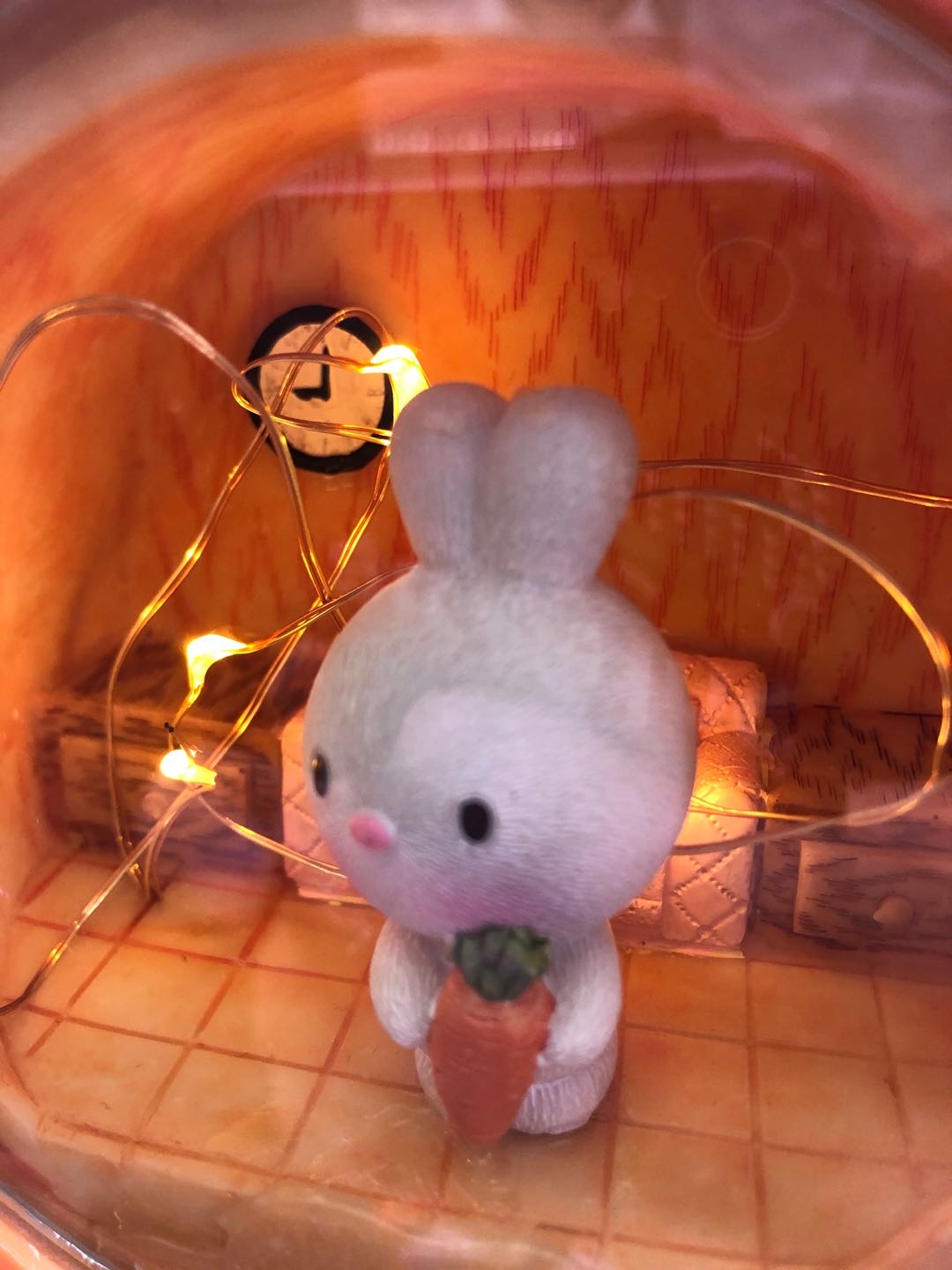 兔子胡萝卜发光小屋树脂工艺品摆件产品图