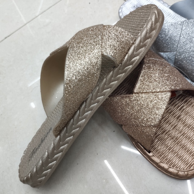 Fashionable sequined slippers for women to wear outside in summer, thick-soled anti-slip plastic flat sandals details Picture