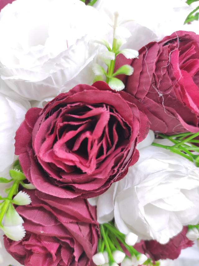 Factory direct sales of Korean-style artificial flower wedding hand-held bouquets, photography fabric bouquets, and Weiai wedding supplies details Picture