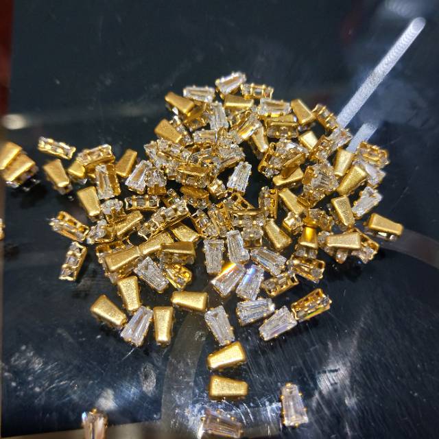 Wholesale factory direct sales of 2*3*6 trapezoidal white zirconium single jewelry accessories