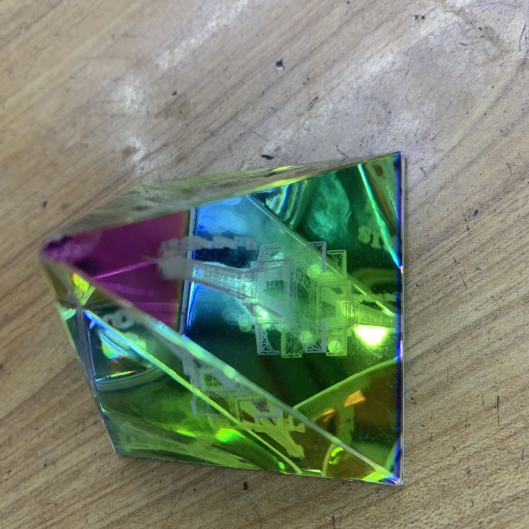 厂家直销玻璃激光内雕埃菲尔铁塔三角体摆件产品图