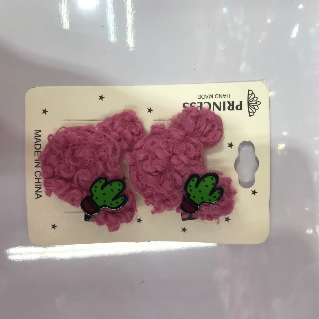 The children's hairpin is cute and simple. The lambskin Mickey Mouse hairpin can be mixed in color. It's a festival gift details Picture