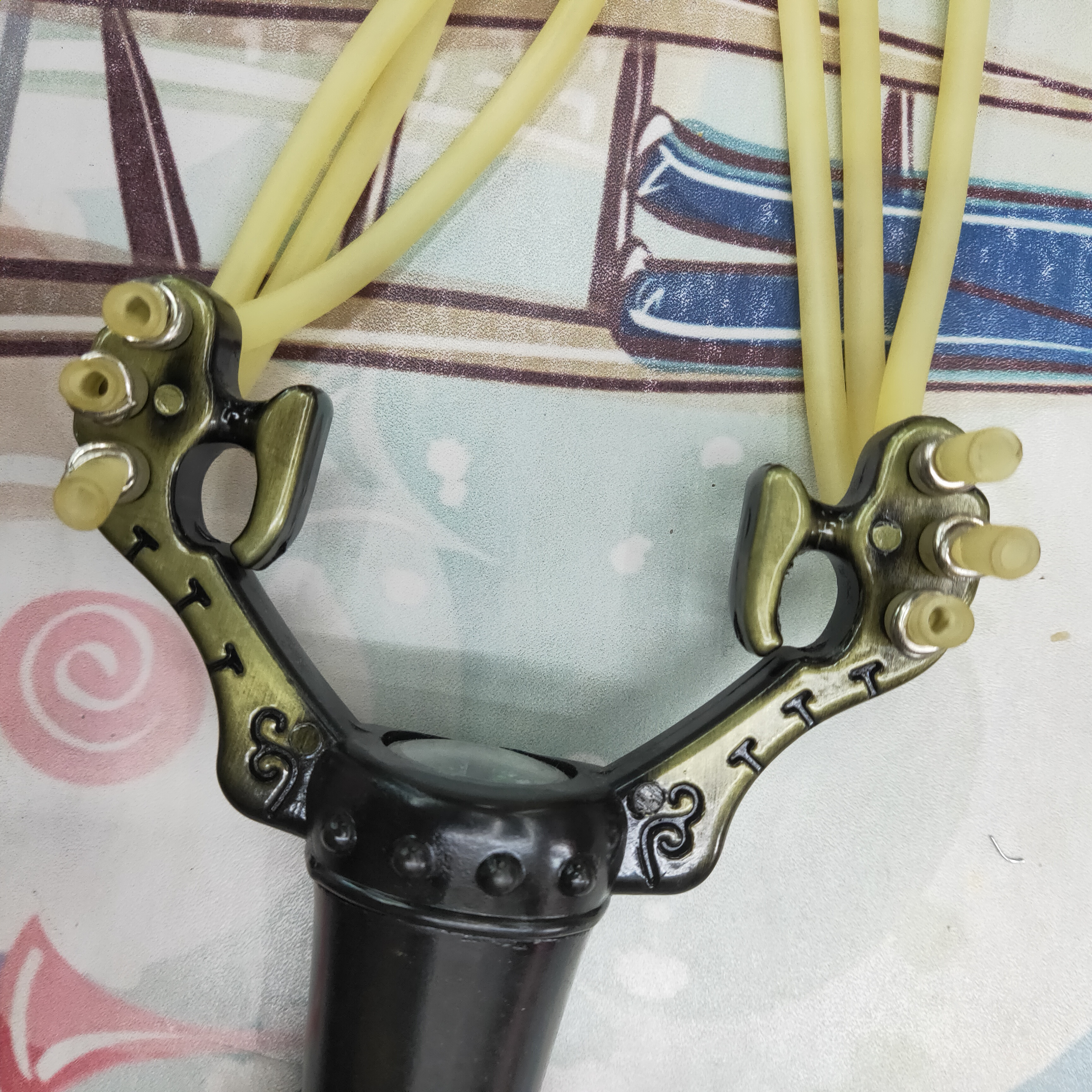 弹弓扁皮弓钛合金弹弓不锈钢实木激光红外线弹功架子