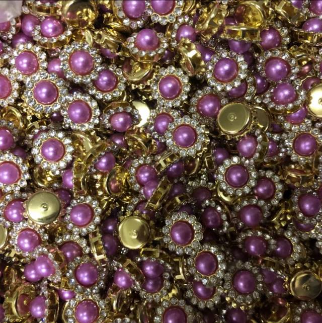 Factory direct sales of flower stands, diamonds, pearls, sunflowers, diamonds, round flower plates, diamond buttons, bows, diy jewelry accessories, clothing accessories