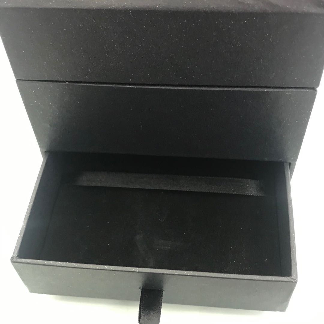 黑色样式高冷色系冷淡色调搭配抽屉样式礼物盒细节图