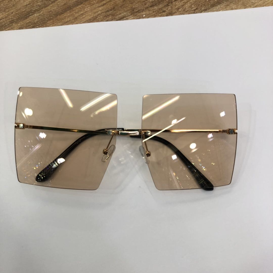 The new trend of rimless sunglasses gives you a personality thumbnail
