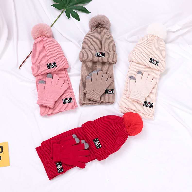A new winter collection of children's hats, scarves and gloves for girls, boys and girls. Thickened, warm, cute and trendy for winter