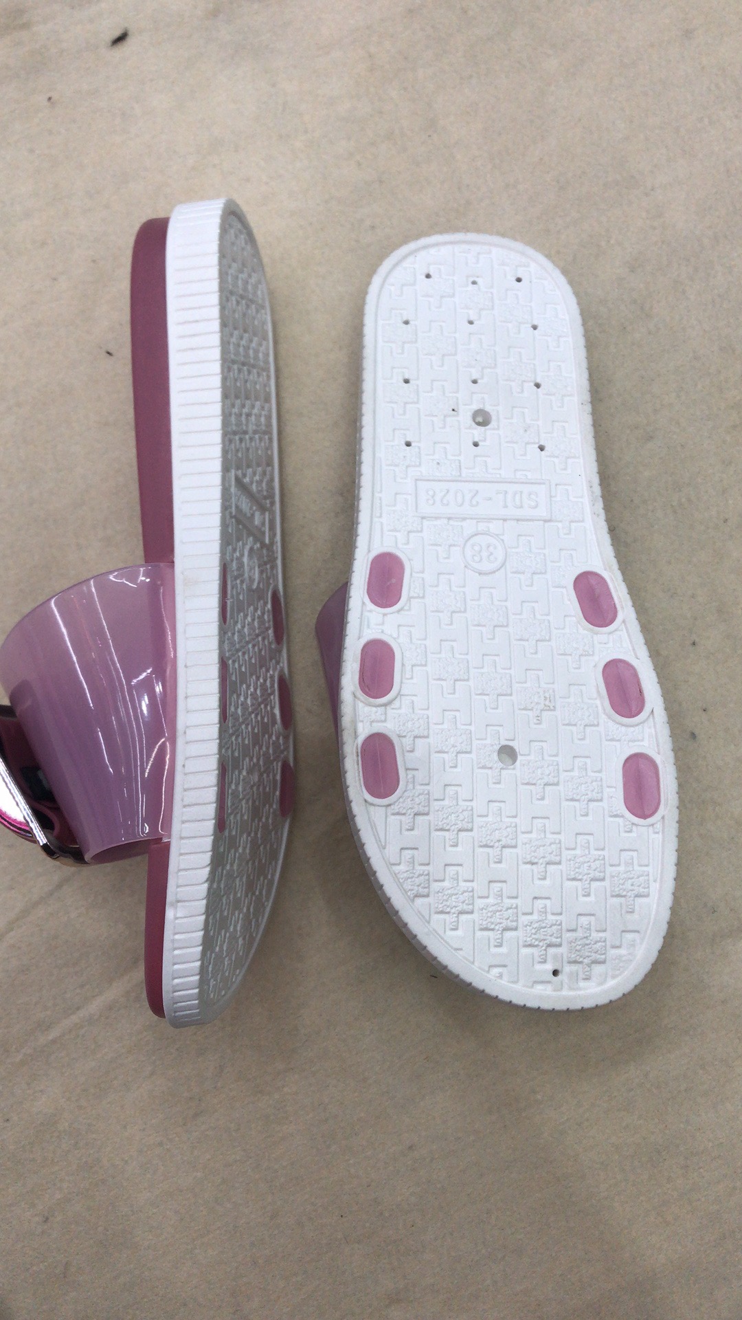 2020 New bestsellers: Flip-flops, casual shoes, comfortable shoes, flip-flops, casual shoes, fashionable outerwear shoes, and home slippers details Picture