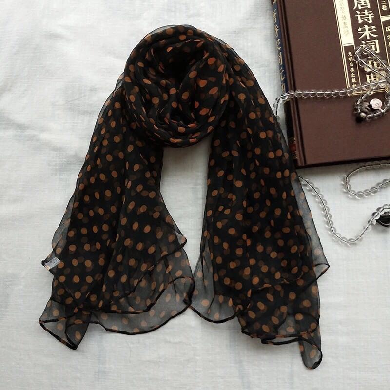 女士时尚潮流休闲百搭薄款波点丝巾围巾图