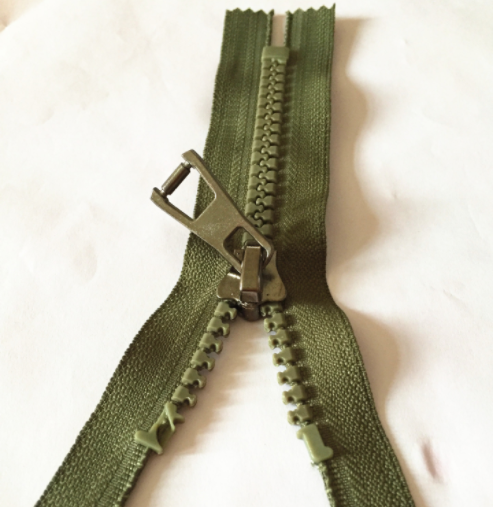 5号树脂拉链开尾羽绒服外套门禁拉链细节图