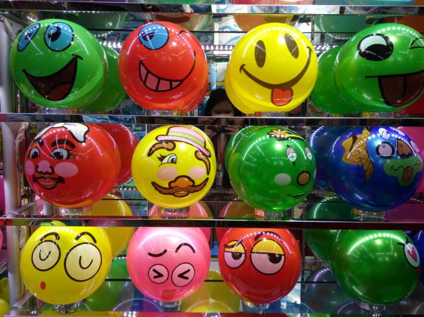 多色卡通造型PVC贴标球细节图