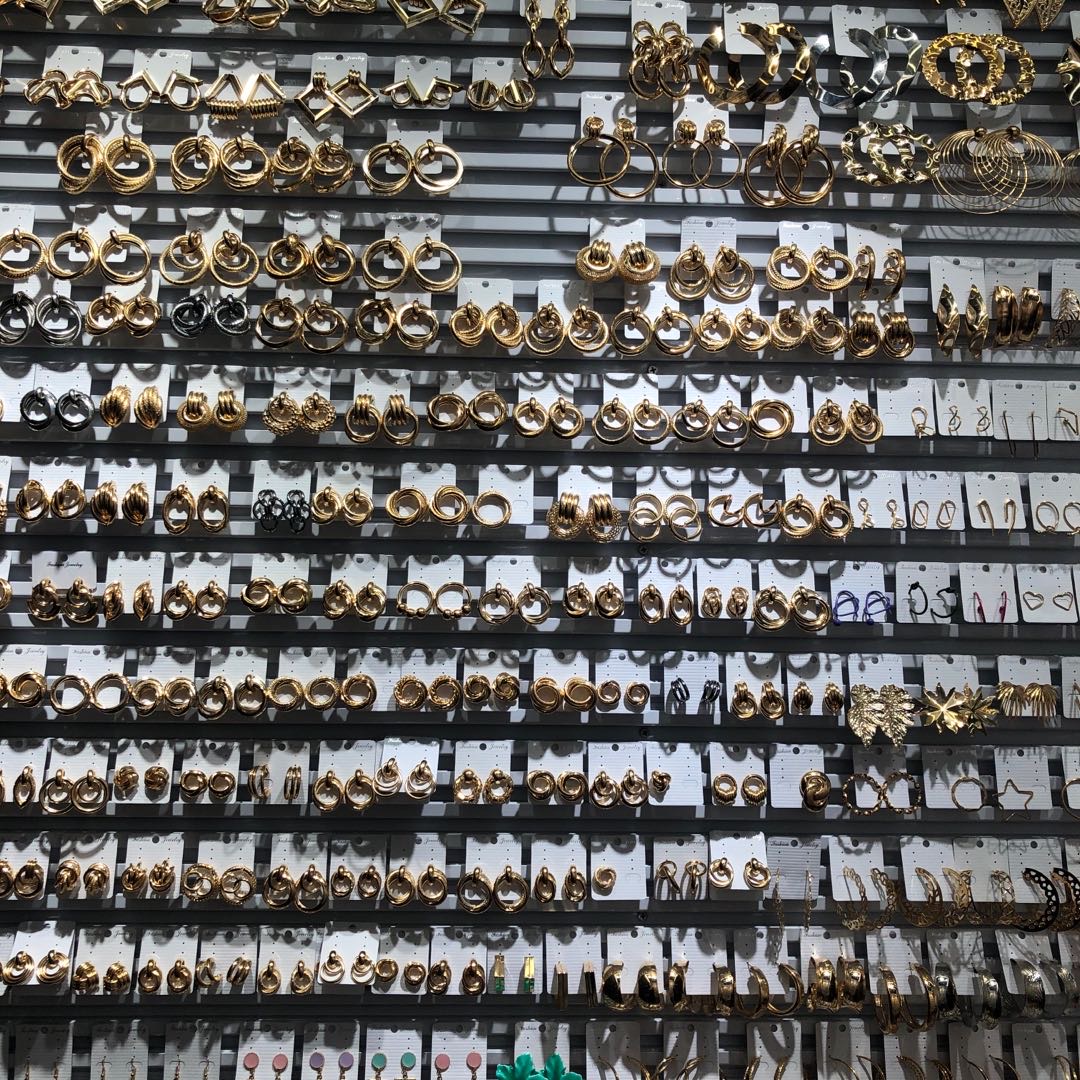 Beautiful accessories describe pic - 1