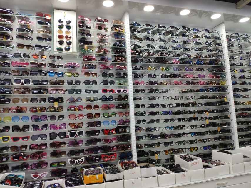 Qiu Xiaoyou glasses describe pic - 3