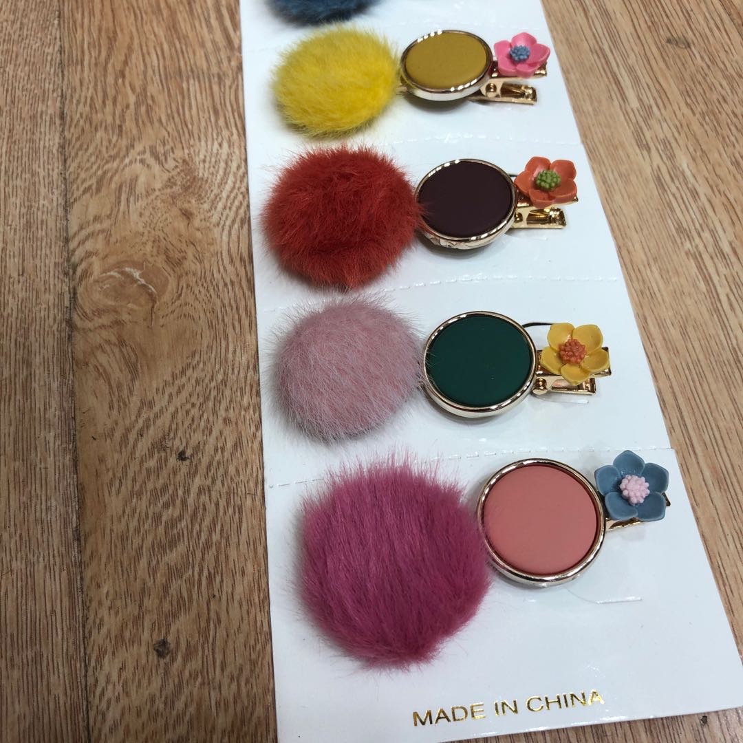The side of the Korean-style hair clip features a fresh, sweet and trendy style that is popular among young girls details Picture