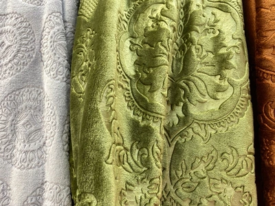 Embossed Solid Color Symmetrical Pattern Flannel Blanket 200*230