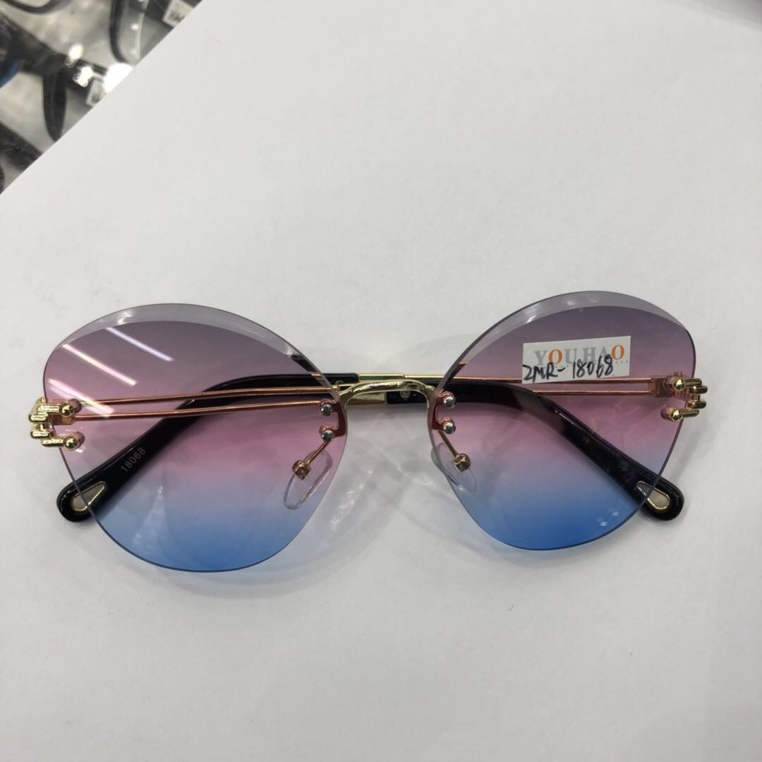 Direct sales of classic multi-color personalized sunglasses and sunshades from the manufacturer