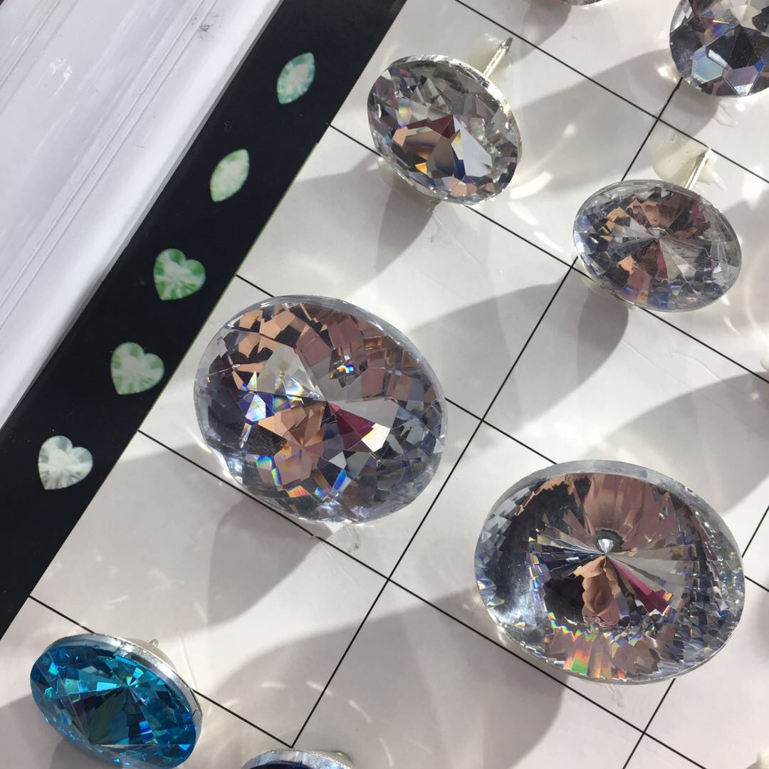 透明半立体仿钻石玻璃水晶配件尺寸不一产品图