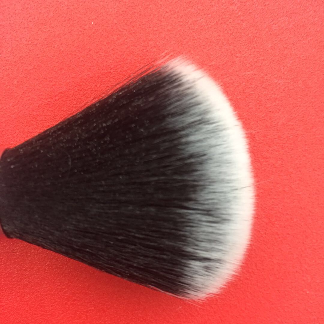 The factory sells fashionable beauty products with colorful handles, including dual-purpose blush brushes and rouge brushes Specification image