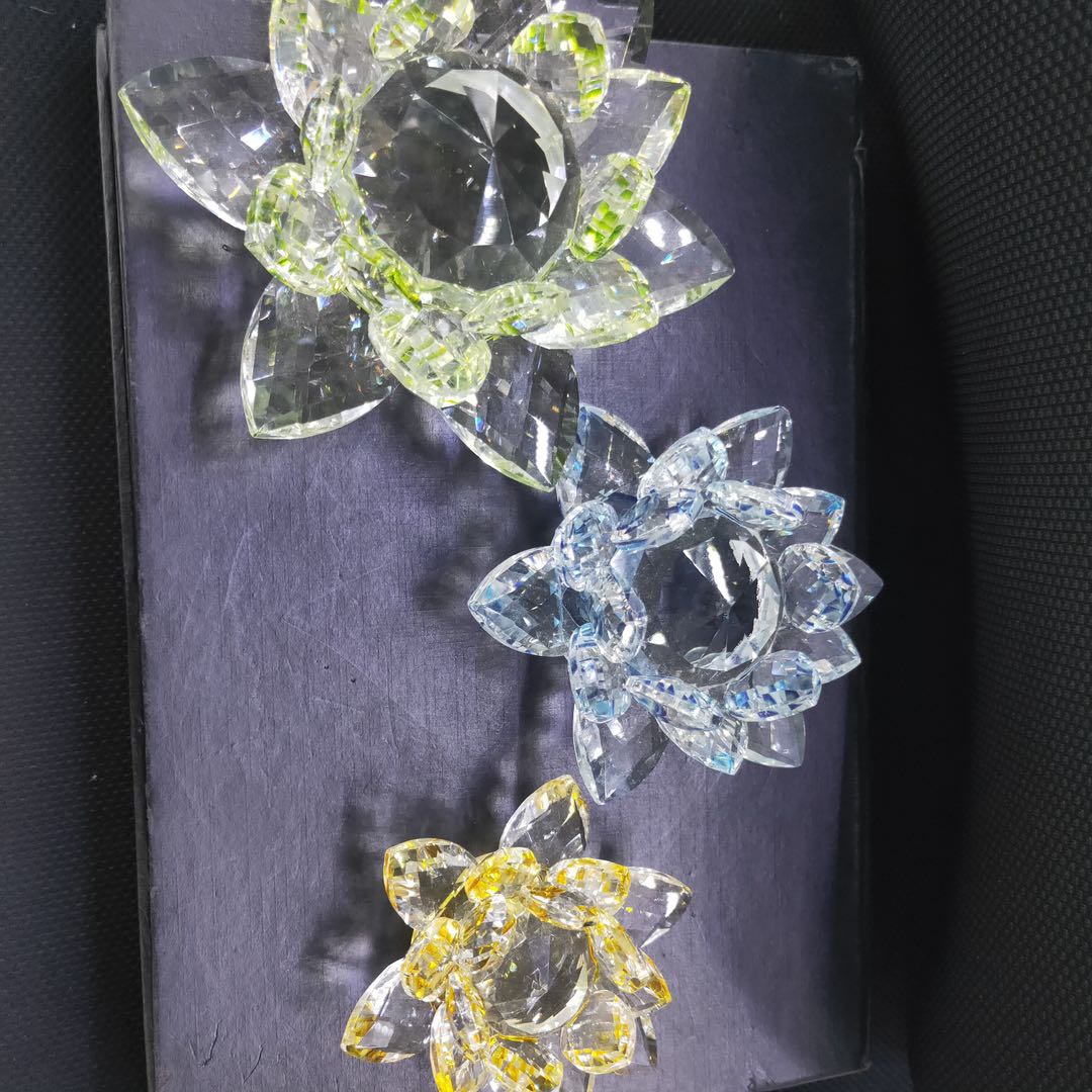 Factory direct sales of multi-color mixed transparent crystal lotus